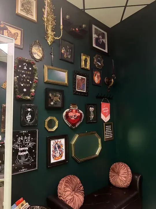 https://cdn.salonspotlight.com/photos/9tFIPYwsbk5ynls2oE0T/f8b001fc-e712-47df-83f8-2ef29aa04a35_720x720
