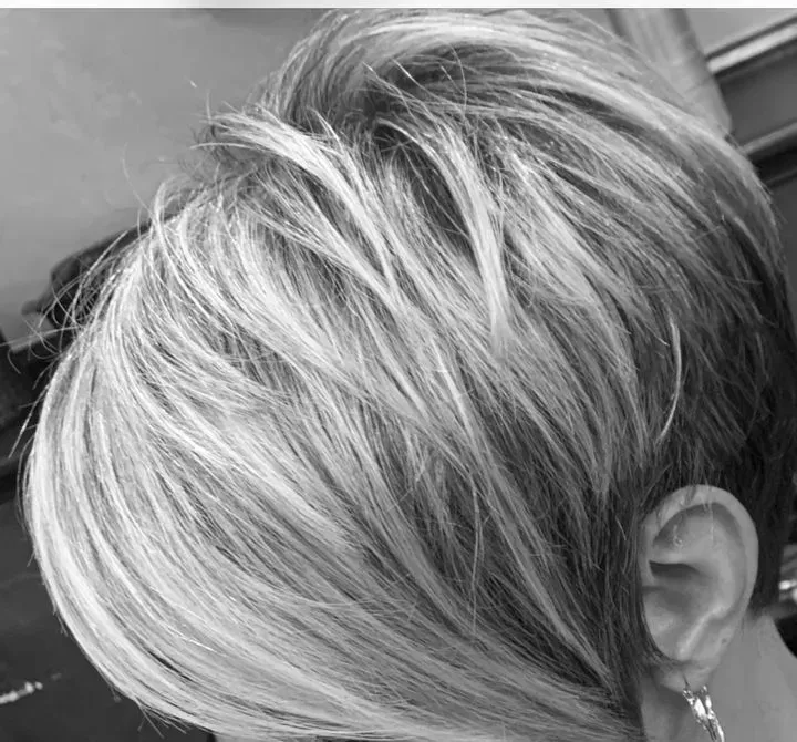 https://cdn.salonspotlight.com/photos/9uS0G7dAEV5dpRPC3ils/1dfbe602-c8a0-4fda-9bb1-3c93abf1c3e2_720x720