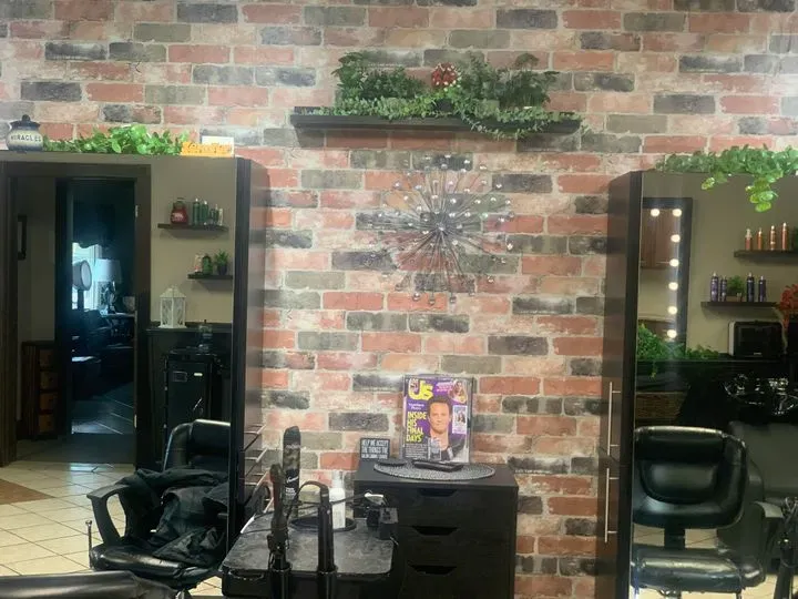 https://cdn.salonspotlight.com/photos/9uS0G7dAEV5dpRPC3ils/dae828d0-7cea-4492-8b25-a4298798ba63_720x720