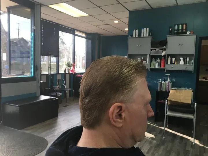 https://cdn.salonspotlight.com/photos/9uTXKLVbb51JSUn6Xfpc/f22f2f69-907b-4c36-8806-fe4ed24e9171_720x720