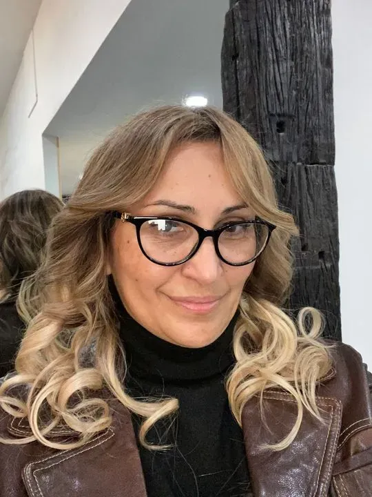 https://cdn.salonspotlight.com/photos/9uX5whtfCHEewkOxDzJj/8604a00d-977b-4495-bf59-7a114f43dc53_720x720