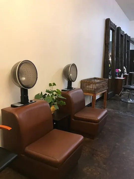 https://cdn.salonspotlight.com/photos/9uX5whtfCHEewkOxDzJj/885cbe79-5a6e-4452-baf0-b02d3c1fae0b_720x720