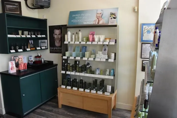 https://cdn.salonspotlight.com/photos/9vo6SKuel7JKHXvSjafc/61d20f12-c338-47a0-a5ab-1c8ac97774d0_720x720