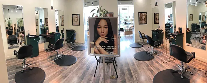 https://cdn.salonspotlight.com/photos/9vo6SKuel7JKHXvSjafc/ccca5bdd-bed6-4152-a75a-78f8b0568bf0_720x720