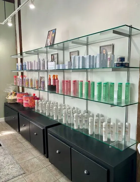 https://cdn.salonspotlight.com/photos/9w50pfH397NdXk4PglF1/3bb72adb-d9e3-49aa-89f4-433b4850690e_720x720