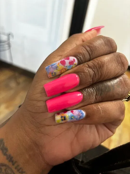 https://cdn.salonspotlight.com/photos/9w5sDJpqmD2Ac9KWFnbS/00e7d1d8-fd2b-42dc-afb9-d9a70a37ea1f_720x720
