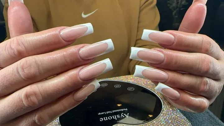 https://cdn.salonspotlight.com/photos/9w5sDJpqmD2Ac9KWFnbS/90135a2c-1291-4004-9388-d406b1016988_720x720