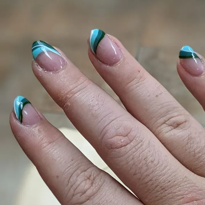 https://cdn.salonspotlight.com/photos/9woD48U5IejL0V0kuO7g/1c68f148-994f-4c45-aa95-dc223f3a63bf_720x720