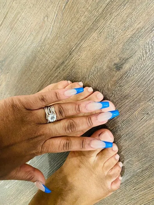 https://cdn.salonspotlight.com/photos/9woD48U5IejL0V0kuO7g/27377fa8-a1e7-439c-baf3-8a315591b4d0_720x720
