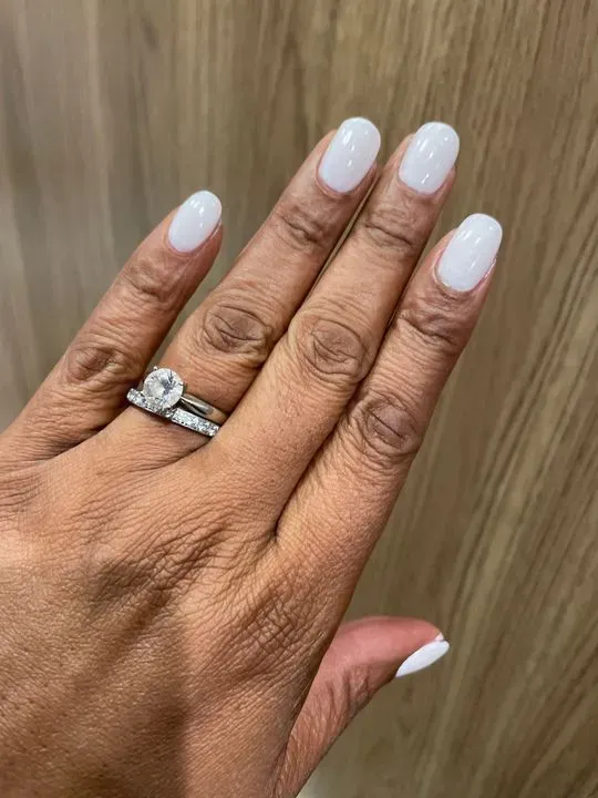 https://cdn.salonspotlight.com/photos/9woD48U5IejL0V0kuO7g/3ea00338-37c6-411c-80ca-30feccc154c9_720x720