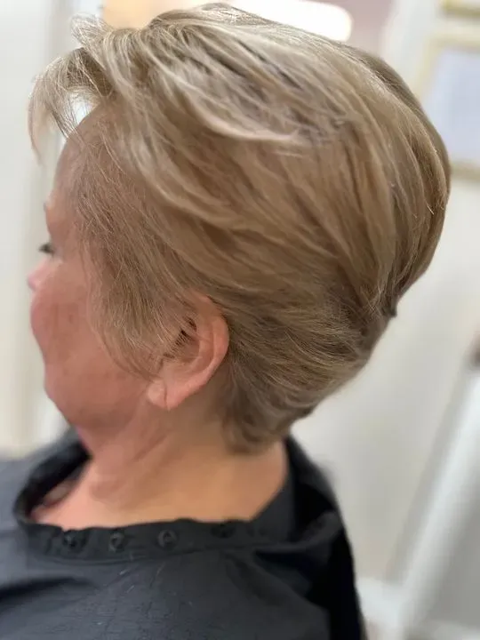 https://cdn.salonspotlight.com/photos/9yEK1H367hEE36Lbr13K/768c0296-2c57-4f27-bbc6-8db8ad21e373_720x720