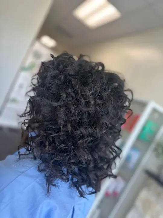 https://cdn.salonspotlight.com/photos/9yEK1H367hEE36Lbr13K/7c889934-3927-4c0e-985c-db606bacdd25_720x720
