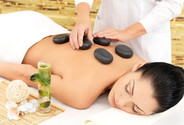 https://cdn.salonspotlight.com/photos/9yNk35GqUrEV95oqyY7w/ef047658-3eca-4784-b068-8cfa0a13a03e_720x720