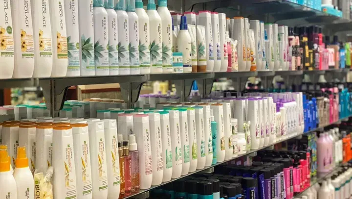 https://cdn.salonspotlight.com/photos/9yrjvw2Wf9WUHHFGVqhz/33976c64-b37d-40dd-af7f-5e3ccad176a0_720x720