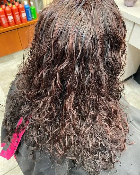 https://cdn.salonspotlight.com/photos/9yrjvw2Wf9WUHHFGVqhz/6699d655-b3b6-4c24-9830-8919a67c23d2_720x720