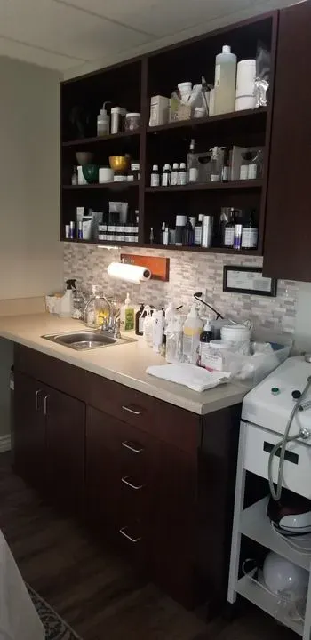 https://cdn.salonspotlight.com/photos/A04Yt0QrpLoxM1RhVKYJ/19068752-8f1b-400e-b6a5-21ced8f39ca8_720x720