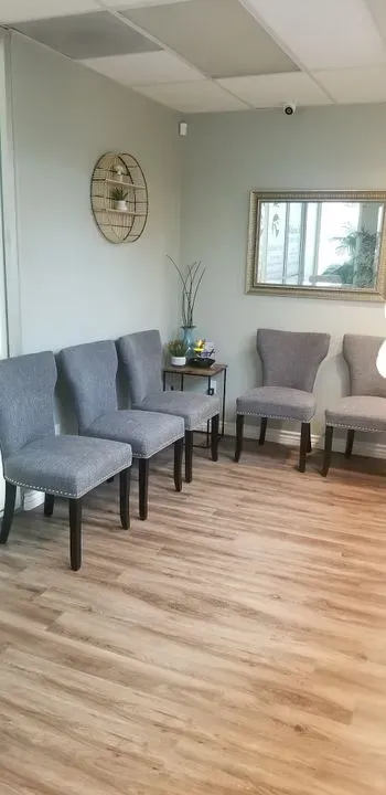https://cdn.salonspotlight.com/photos/A04Yt0QrpLoxM1RhVKYJ/71a996aa-df84-431c-a74d-9f614f71dbca_720x720