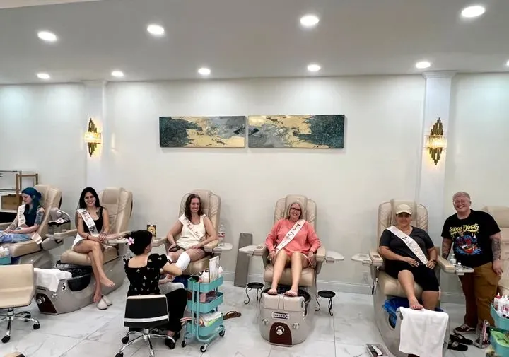 https://cdn.salonspotlight.com/photos/A2fQ046aORGY5Kpr19m3/2d1df272-a160-428d-80ce-f9e9b0ab3fcd_720x720