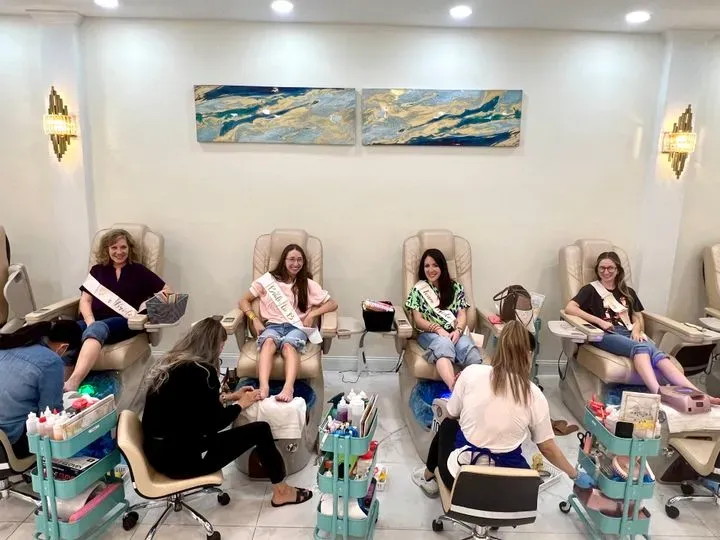 https://cdn.salonspotlight.com/photos/A2fQ046aORGY5Kpr19m3/bc0b3715-1397-4e00-8847-d9758d84159a_720x720