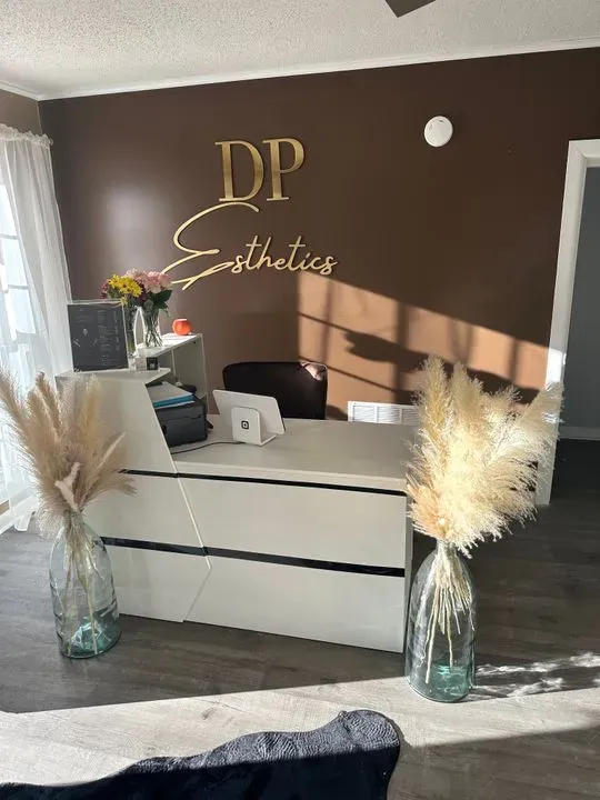 https://cdn.salonspotlight.com/photos/A52XGe1zfrsyyLPyHtok/442bfdc8-b172-4734-8f2f-97bb632237ac_720x720