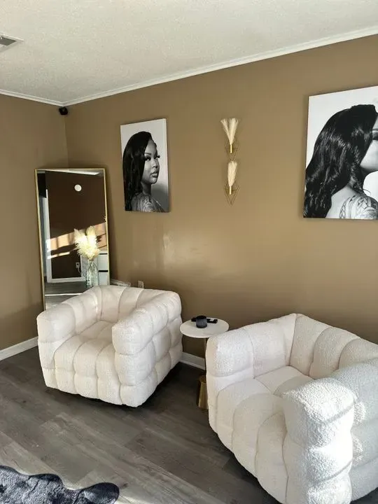 https://cdn.salonspotlight.com/photos/A52XGe1zfrsyyLPyHtok/a16408e3-ef86-4fa6-800d-9a08e3631107_720x720