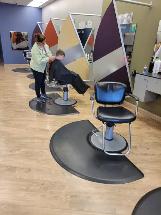 https://cdn.salonspotlight.com/photos/A56B8A7RqPsKPmQo5yJh/70a0a534-e411-4733-b4c4-11208bb141ec_720x720