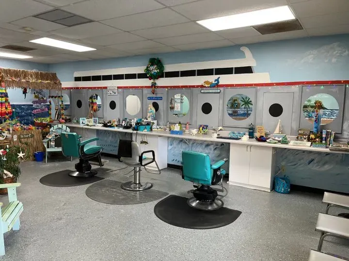 https://cdn.salonspotlight.com/photos/A5N2XhF4ZBTz0i6I1uYf/27b89c78-fed4-4b3f-ba6e-0dd1e3af04b9_720x720