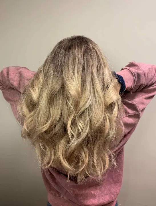 https://cdn.salonspotlight.com/photos/A7dWqddOgV1SZG0jlQJE/39e56275-f932-459d-bcb7-addd9dd9b745_720x720