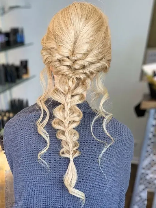 https://cdn.salonspotlight.com/photos/AAi4DHOuSE3QZGYKtbuN/3d190ac7-369d-4efd-8c9e-ff556be0c79d_720x720