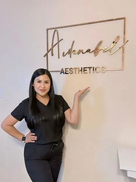https://cdn.salonspotlight.com/photos/ABEa6GIhHBCA3bRoUWcG/3cc5fe07-1170-48c1-a145-0bb878ff42db_720x720