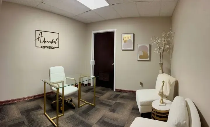 https://cdn.salonspotlight.com/photos/ABEa6GIhHBCA3bRoUWcG/fb39338c-dc82-4707-bc28-c0288c558591_720x720