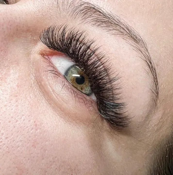 https://cdn.salonspotlight.com/photos/ABtNM9x1N8TGPXbUf72m/a30868ac-1ff5-4905-b4fe-2c3cedcee1c3_720x720