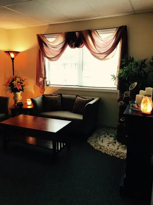 https://cdn.salonspotlight.com/photos/ACJcHgOTMe7rrRvC1Qhw/6cb932ef-6e94-437a-8d7a-6327a652667c_720x720