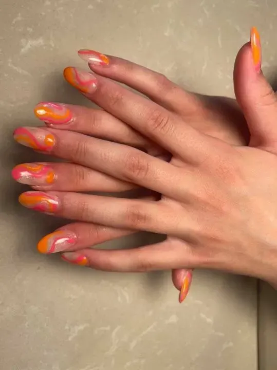https://cdn.salonspotlight.com/photos/ACqItOLahxQ7QBG0mDqq/6bd82414-2d25-462d-8d38-44560abb966b_720x720
