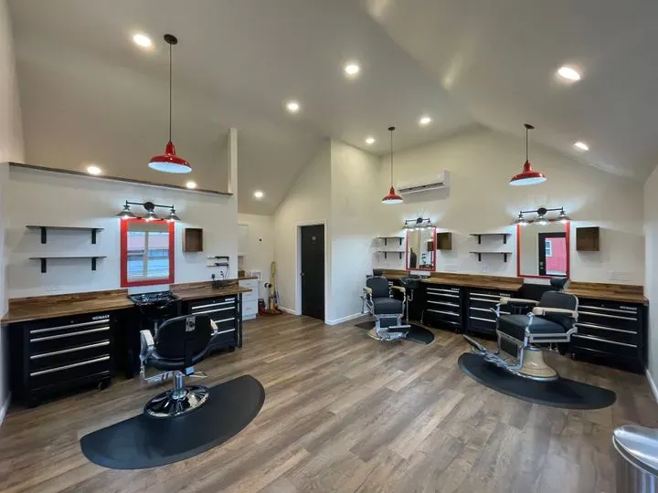 https://cdn.salonspotlight.com/photos/ADXyThk88nWguUbjgtoV/a7f416cc-b8ce-4005-8132-e4a8bb205cb1_720x720