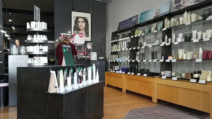 https://cdn.salonspotlight.com/photos/ADYs4p5zhIhuGQjg9wrU/17281626-699e-4445-a054-4fc379cbd1ad_720x720
