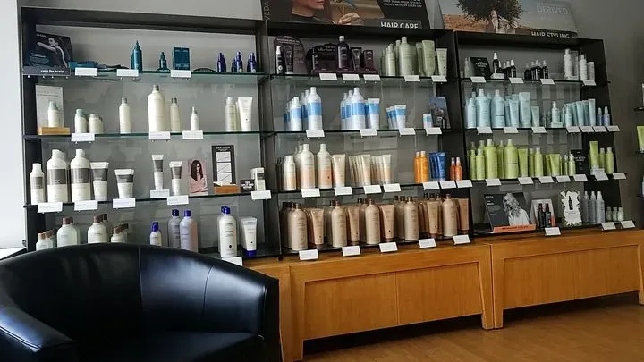 https://cdn.salonspotlight.com/photos/ADYs4p5zhIhuGQjg9wrU/bbe47a74-cf1a-4b98-b06e-718c9d2f3b1e_720x720