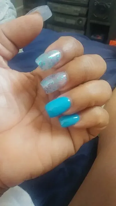 https://cdn.salonspotlight.com/photos/AEDl1qqd5mB02lGV7bGD/2d331355-c40d-4979-9a72-c29dc7fc9ec5_720x720