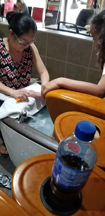 https://cdn.salonspotlight.com/photos/AEDl1qqd5mB02lGV7bGD/7d987306-9f7f-4e9c-995f-6e12768e0dfd_720x720