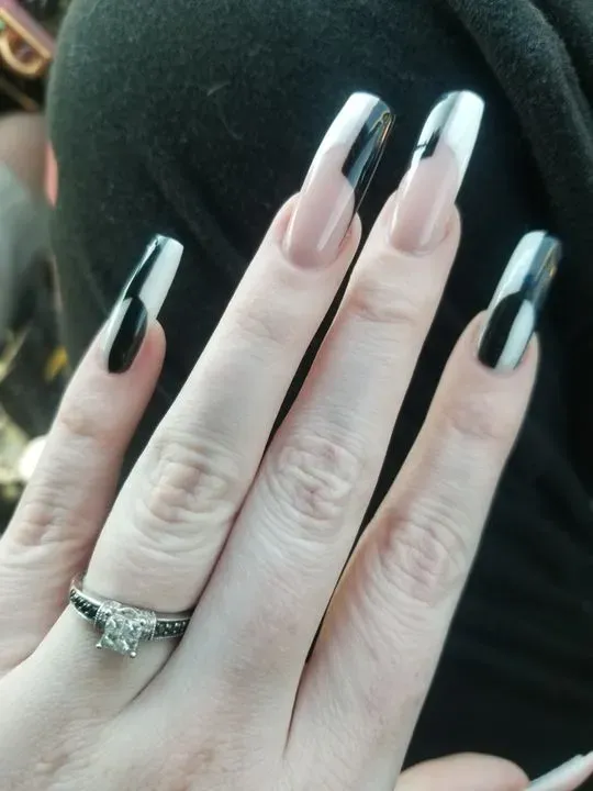 https://cdn.salonspotlight.com/photos/AEDl1qqd5mB02lGV7bGD/ffab4308-c16c-4779-ad8a-6db1fa40c3b7_720x720