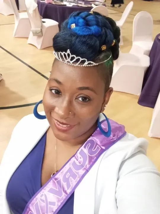 https://cdn.salonspotlight.com/photos/AGyBn9YZBuSfxRBF66jv/8333e6da-a9bb-488e-b54b-e624dcace516_720x720