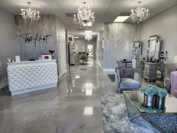 https://cdn.salonspotlight.com/photos/AH8zjGgqluc6n1jIK8bY/81575854-705e-4f6b-b4da-f260c55d731b_720x720