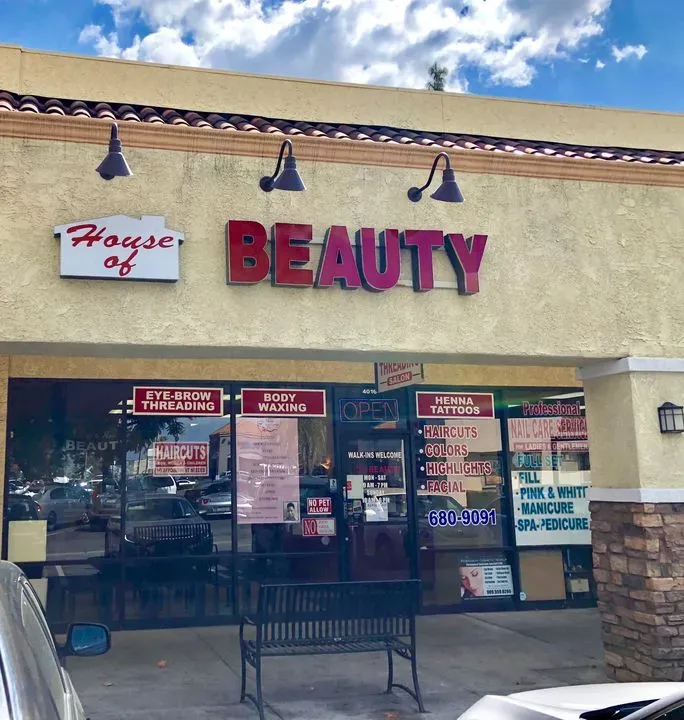 https://cdn.salonspotlight.com/photos/AHBYMjZRyU4C6reO4bhW/51e828e5-acda-4343-a664-5542ea68e180_720x720
