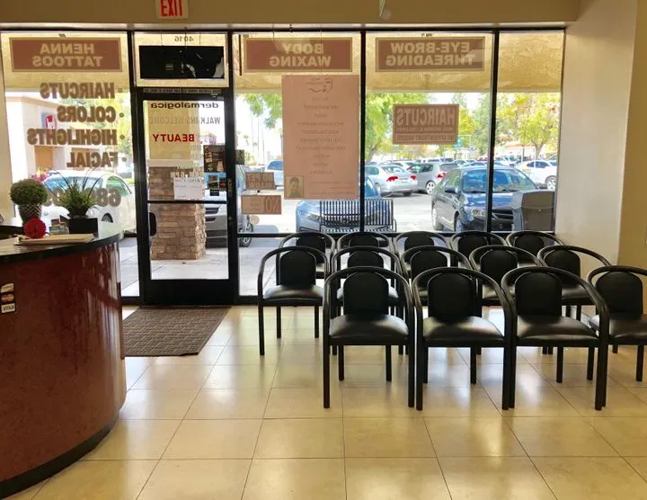 https://cdn.salonspotlight.com/photos/AHBYMjZRyU4C6reO4bhW/8852bd53-6f33-4398-bbb0-6ca1392c3071_720x720