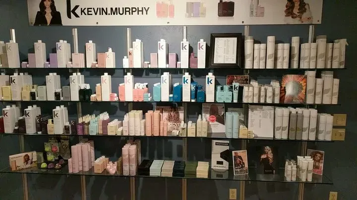 https://cdn.salonspotlight.com/photos/AHWunyFXmbOKgoQiWoee/b397f36c-e1ed-47b3-999e-d3b0f6cb6e24_720x720