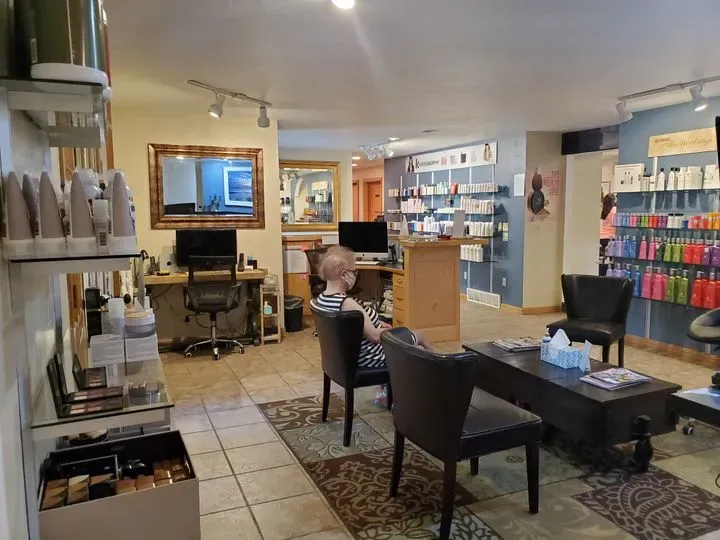 https://cdn.salonspotlight.com/photos/AHWunyFXmbOKgoQiWoee/b9ab6236-78e3-4bdb-af8e-85af20764405_720x720