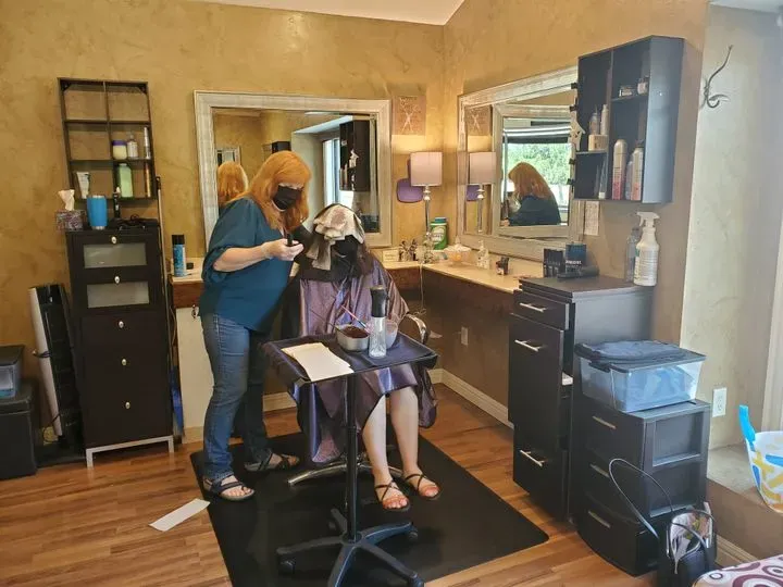 https://cdn.salonspotlight.com/photos/AHWunyFXmbOKgoQiWoee/c06e11ae-91e7-44db-a68d-dbb9a2104a97_720x720
