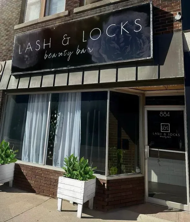 https://cdn.salonspotlight.com/photos/AIILzPZG17xFqf3ql6V5/63153bfc-e253-495f-ab6b-9a381431a70a_720x720