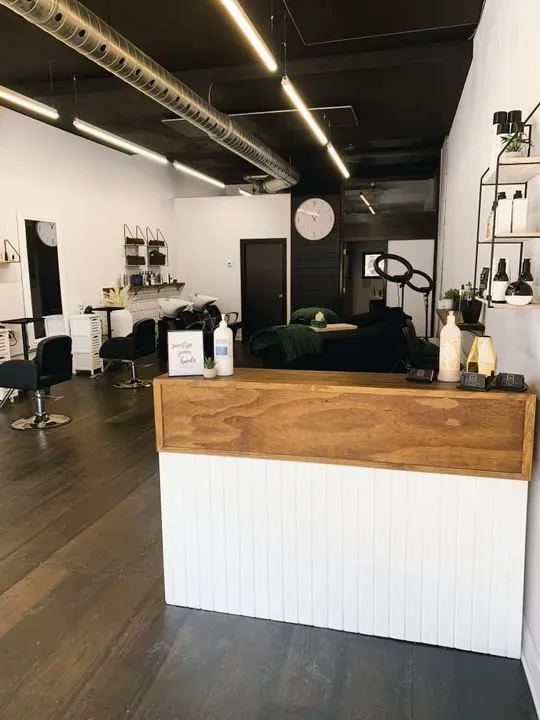 https://cdn.salonspotlight.com/photos/AIILzPZG17xFqf3ql6V5/74156b25-7f52-48ad-a3dd-0b6e6870c58b_720x720