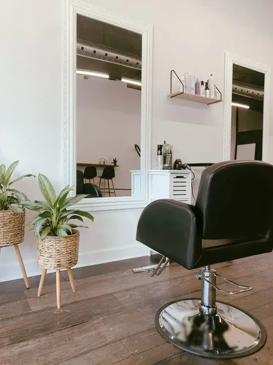 https://cdn.salonspotlight.com/photos/AIILzPZG17xFqf3ql6V5/cfb8baec-be3d-4d7d-89c5-2b98b4207371_720x720